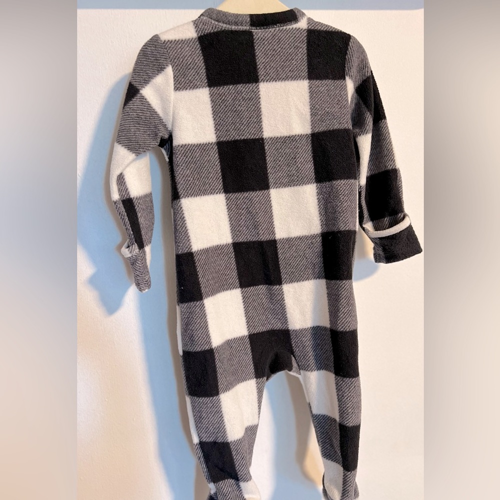 Old Navy Fleece Black and White Checkered Sleeper|Size:3-6months/6-9months - Picture 11 of 14